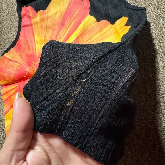 Shein women's black top with floral design on front size S - Picture 3 of 9